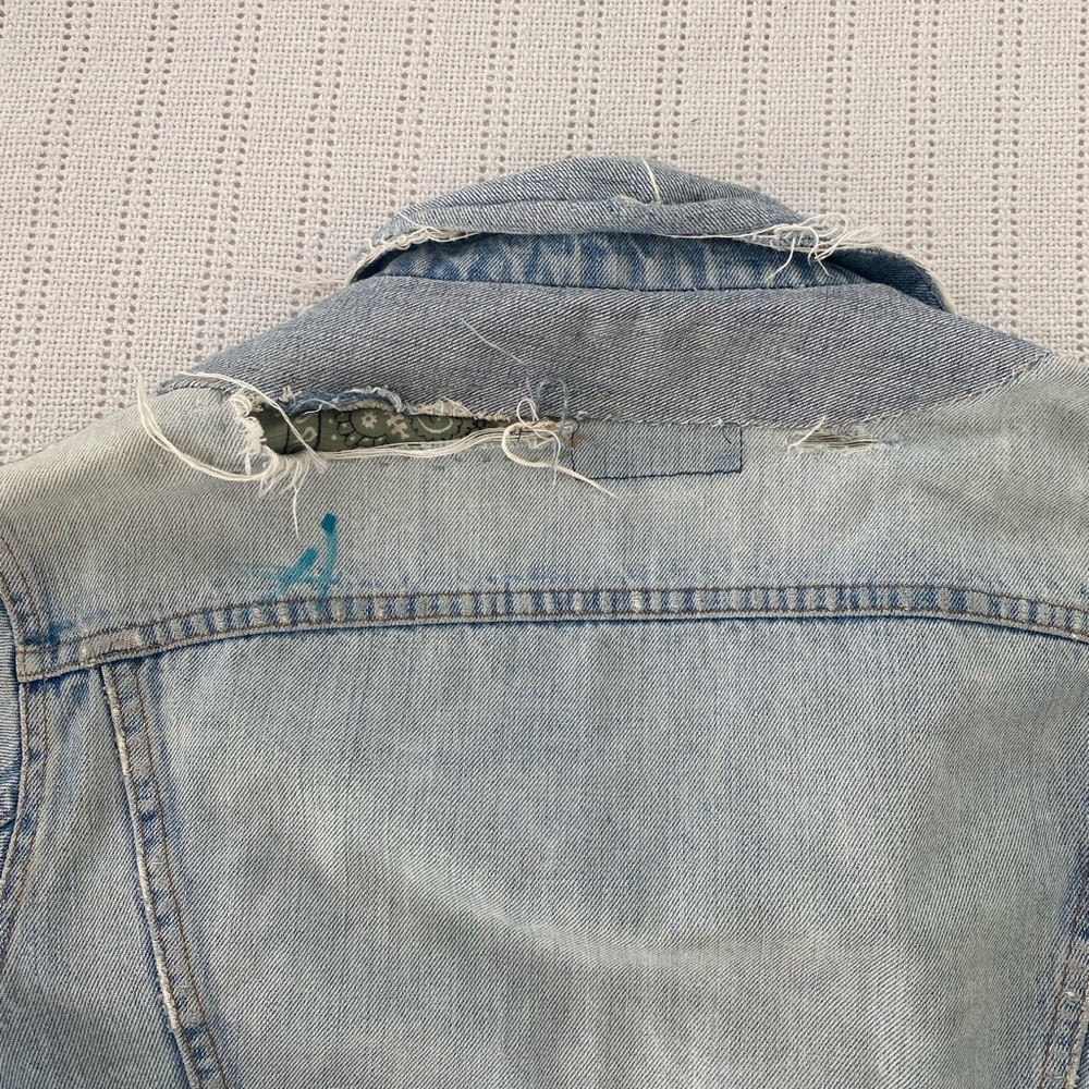 Levi’s Vintage Oversized Distressed Jean Jacket - Picture 11 of 14